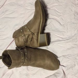 Brown justice boots!